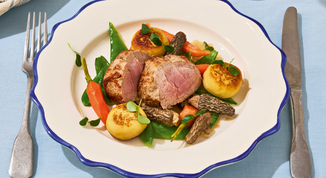 Kalbsfilet in Frühlingsmorchelsauce mit Erdäpfelplätzchen und Gemüse