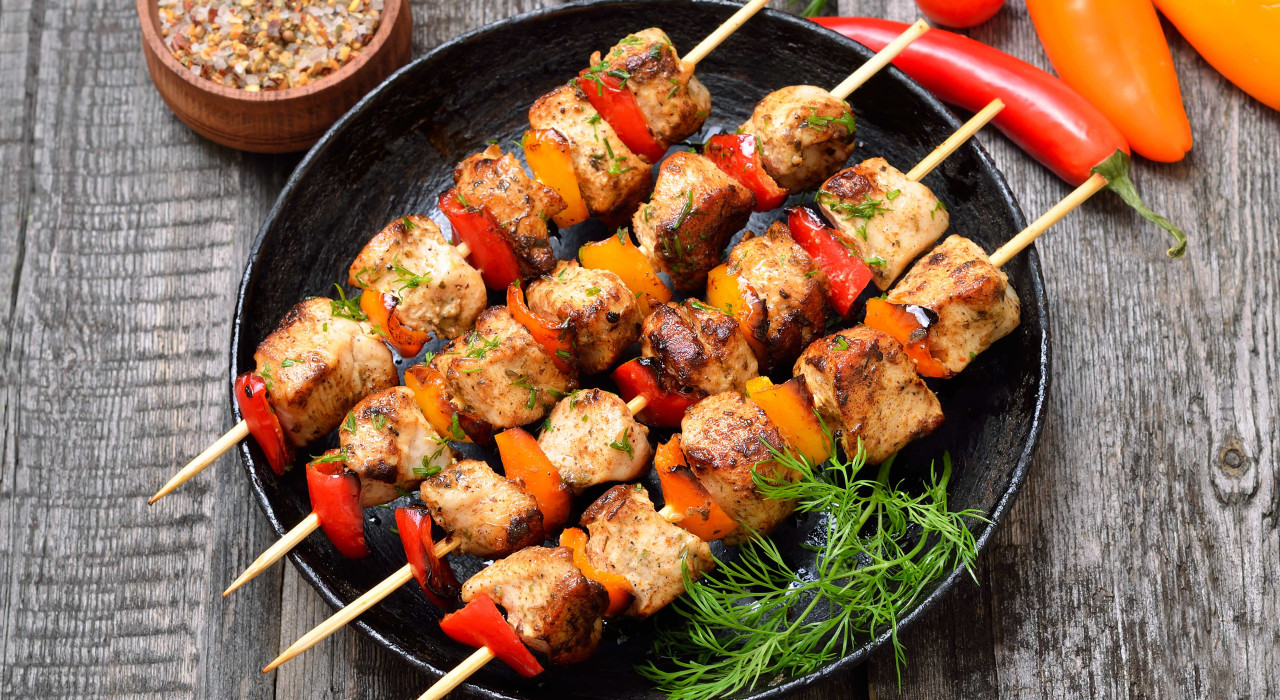 Grillspieße mit Huhn und Gemüse