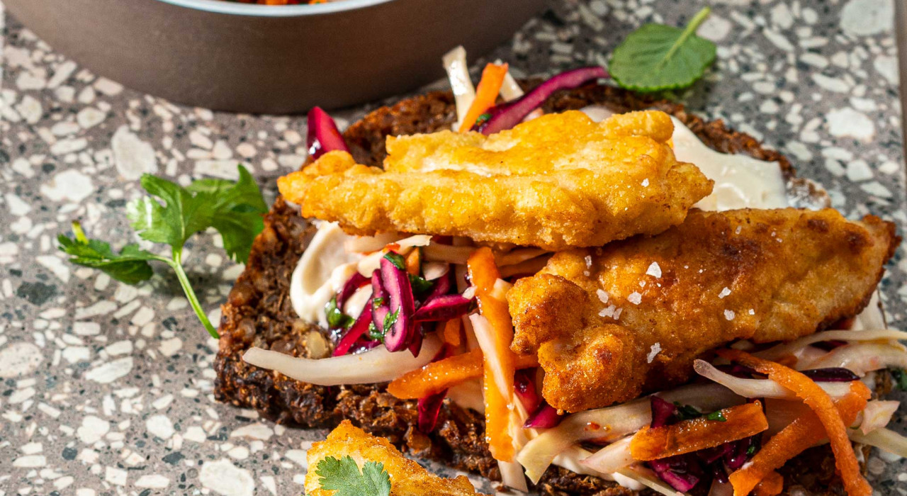 Knusprige Hendlbrust mit Asia-Salat