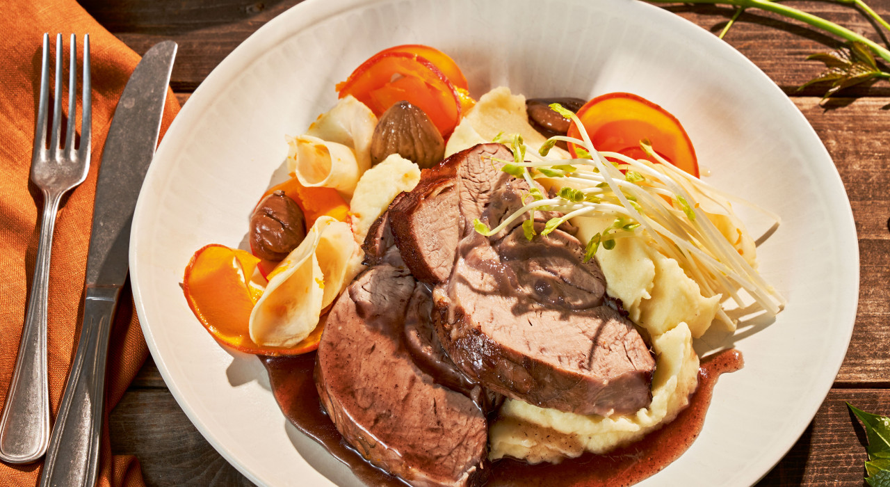 Geschmorte Kalbshaxn mit Rotwein und Erdäpfelpüree