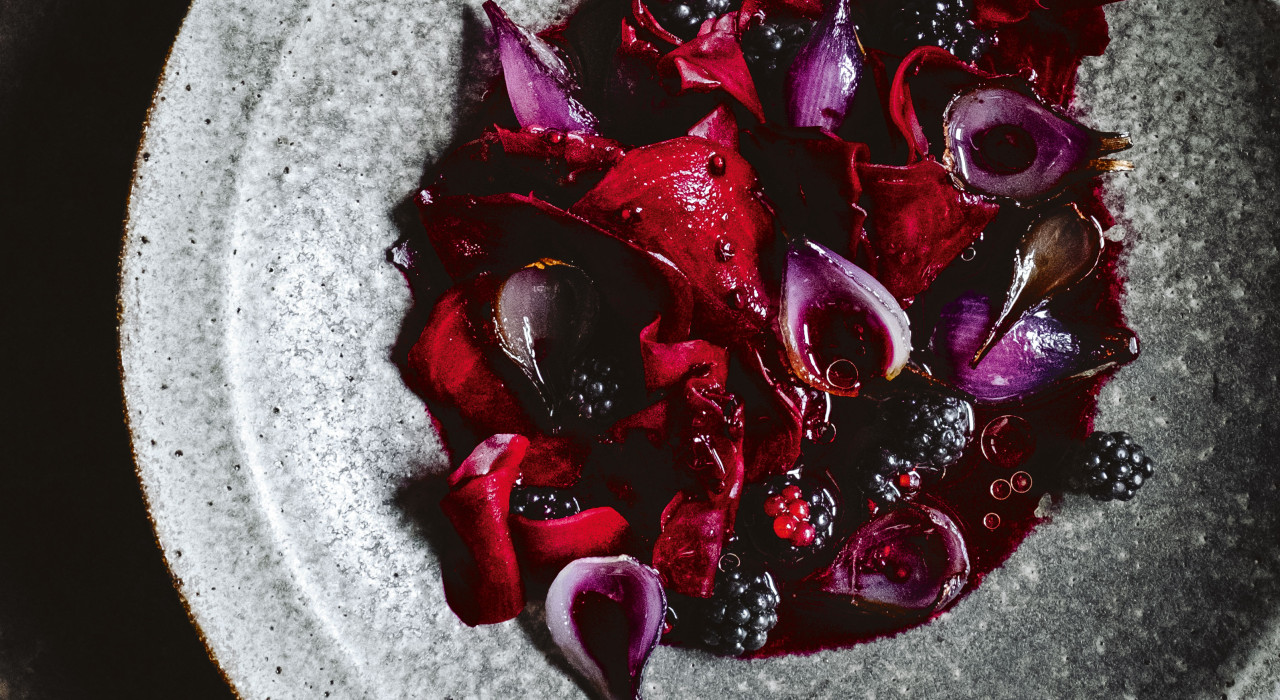 Rote Rüben mit Brombeeren und Zwiebeln