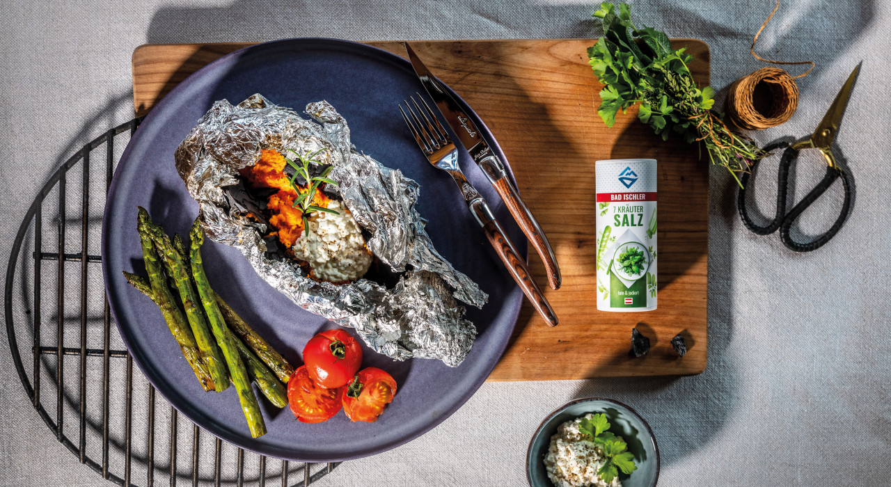 Gegrillter Spargel mit Süßkartoffel und Salztopping