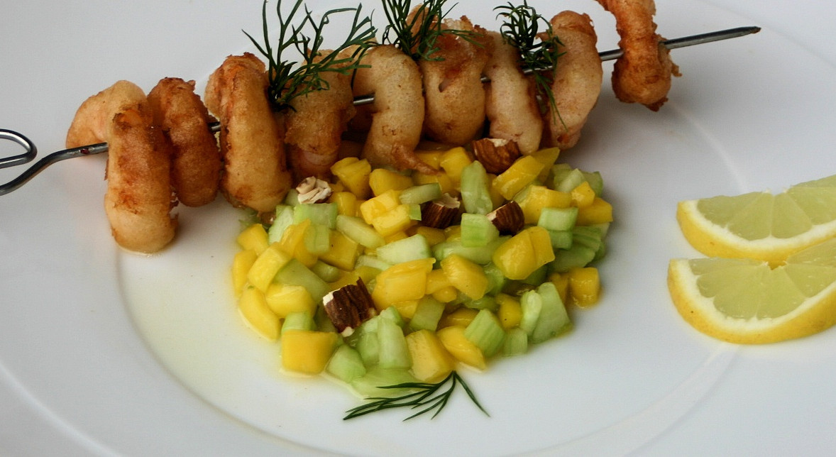 Garnelen im Prosecco-Teig mit Mango-Gurken-Salsa