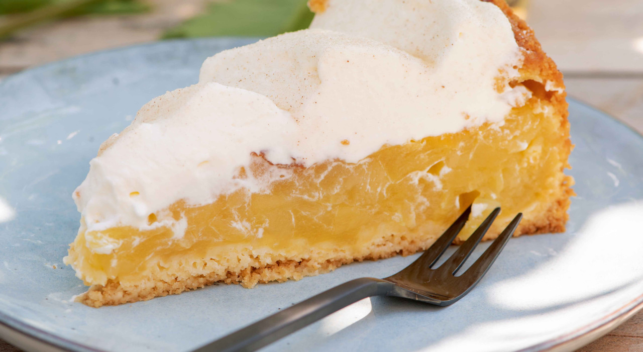 Riesling-Apfel-Torte mit Zimt-Schlagobers-Häubchen