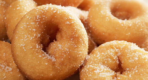 Doughnuts mit Zimtzucker