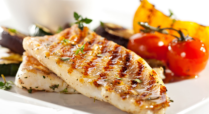 Zanderfilet auf Paprika Gemüse