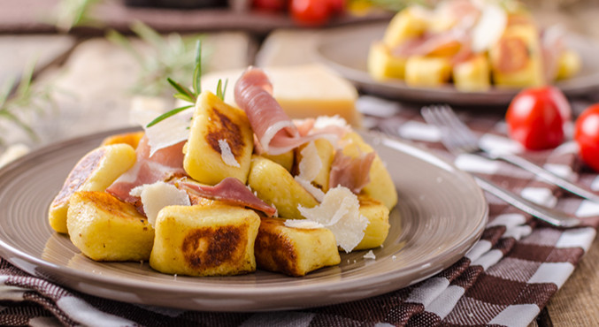 Gebratene Gnocchi mit Prosciutto