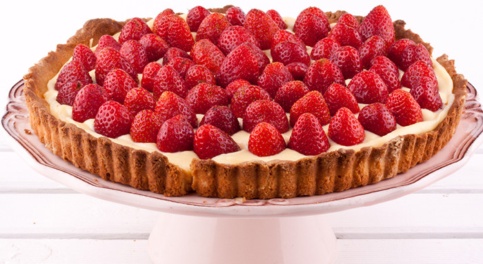 Joghurt-Erdbeertorte mit Wiesener Ananas Erdbeeren