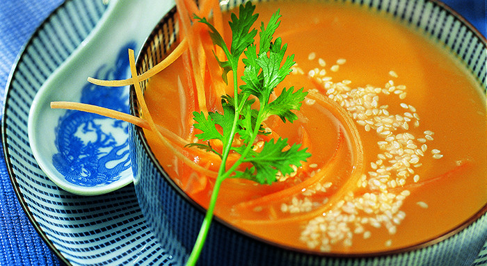 Karotten-Ingwer Suppe mit Sesam