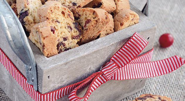 Lebkuchen-Mandelgebäck mit Preiselbeeren