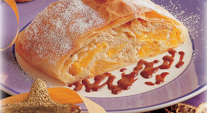 Orangenstrudel mit Schokosauce