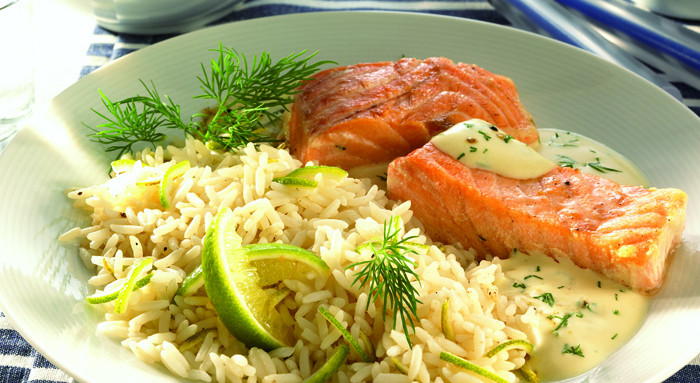 Schneller Lachs an Limettenreis