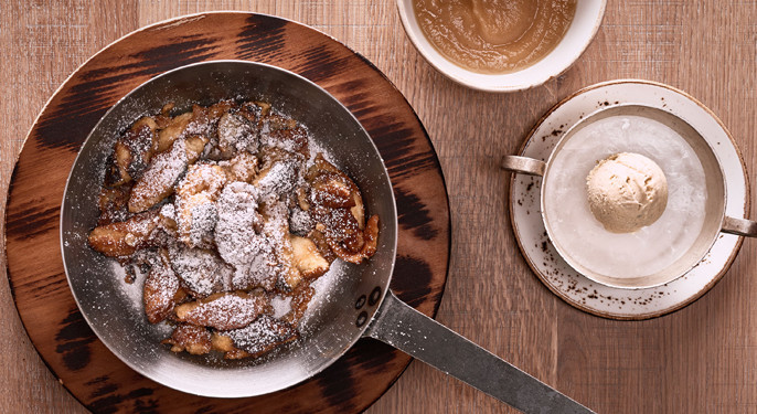 Kaiserschmarrn mit Rumrosinen und Mohneis