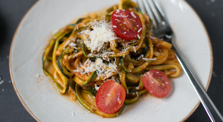 Zucchini Nudeln mit Sugo