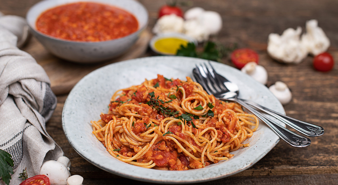 Recheis Vollkornspaghetti mit Karfiol-Bolognese - www.nahundfrisch.at