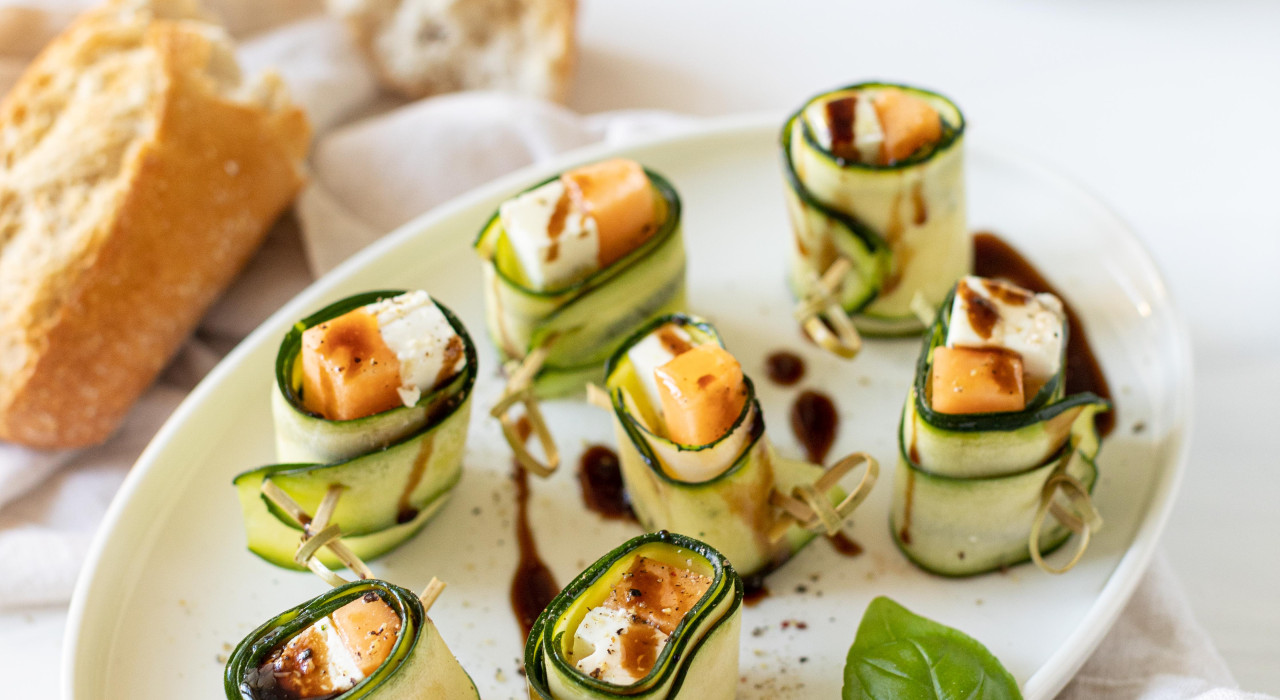 Zucchini-Röllchen mit Melone - www.nahundfrisch.at