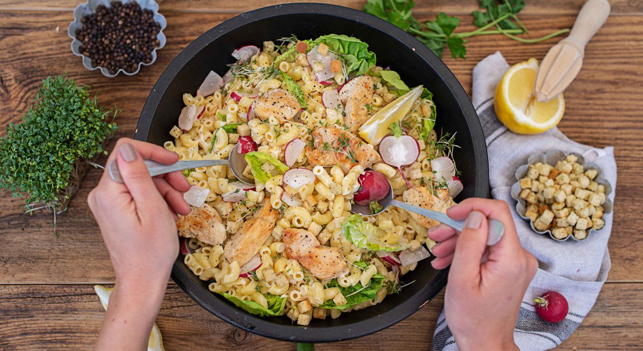 Caesar Nudelsalat mit Huhn - www.nahundfrisch.at Caesar Nudelsalat mit Huhn - www.nahundfrisch.at