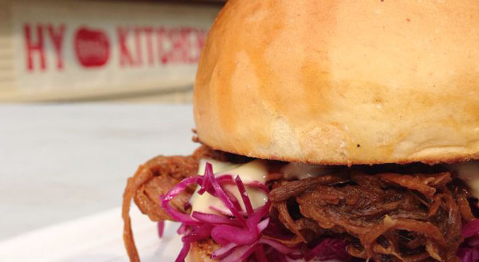 Duck Confit Burger mit getrüffelter Honig Sauce im Brioche Bun - www ...