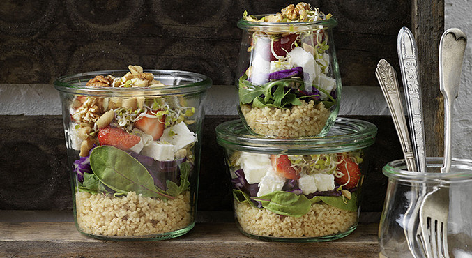 Couscous-Erdbeer-Spinat-Salat mit Schafkäse und Nüssen - www ...